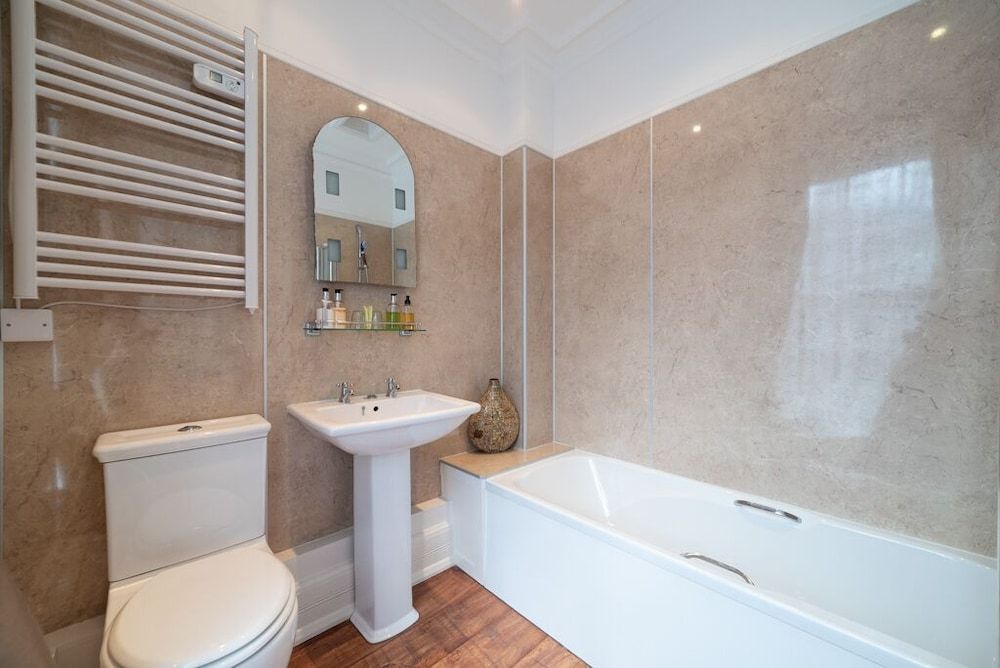 The Grove Cromer Standard Twin Room, Ensuite 3