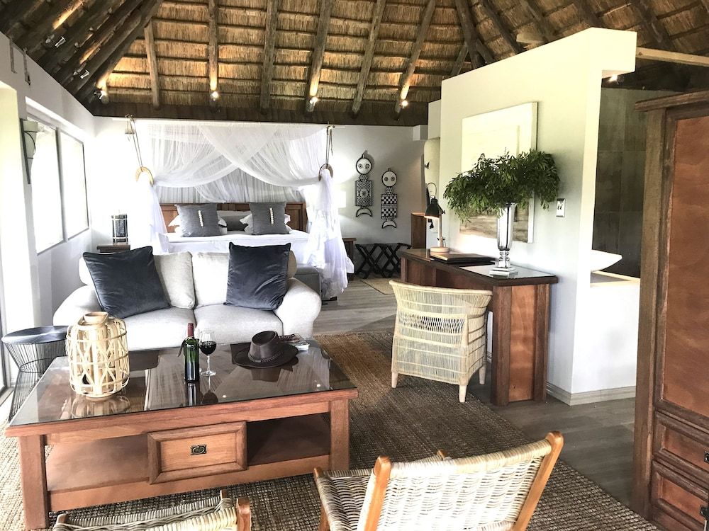 Karongwe - River Safari Lodge Executive Double or Twin Room (4) 5