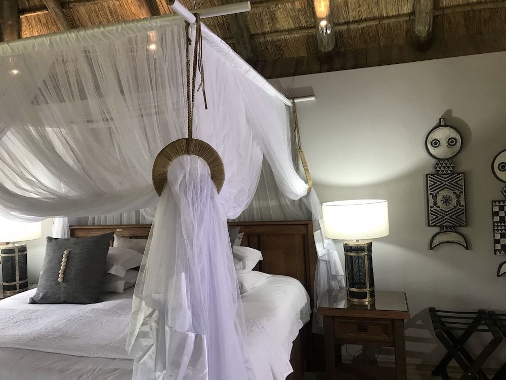 Karongwe - River Safari Lodge Executive Double or Twin Room (4)