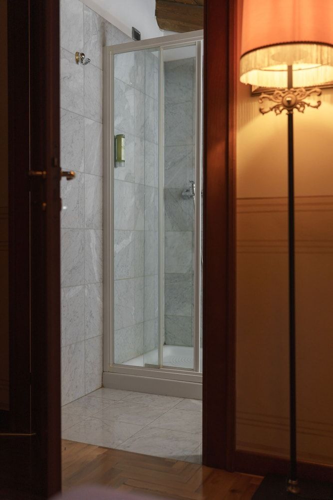 Panoramic Single Room, Hill View