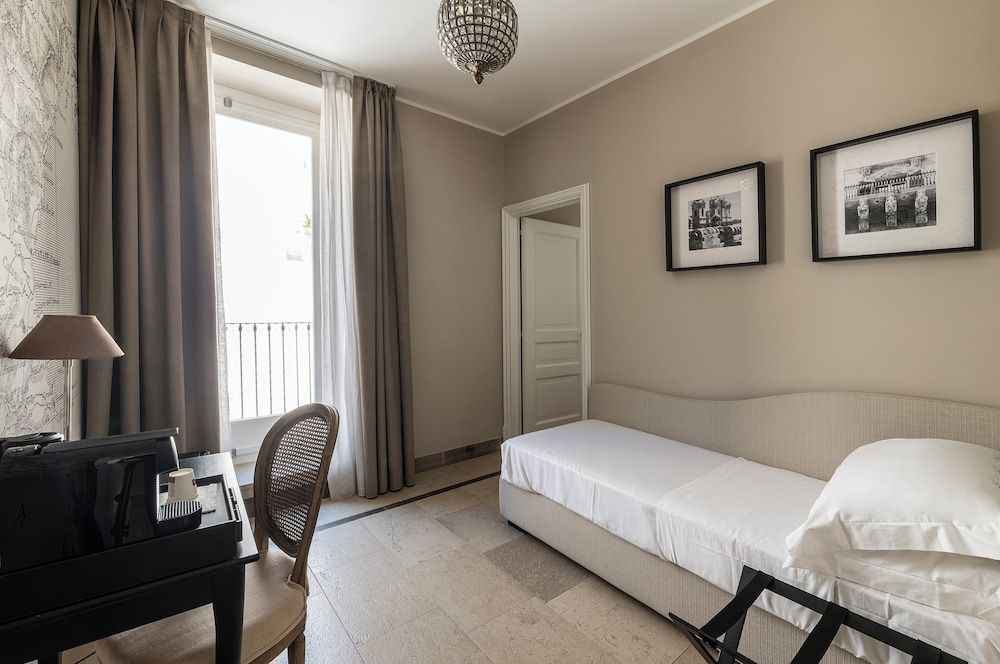 La Dépendance Junior Room, City View 4