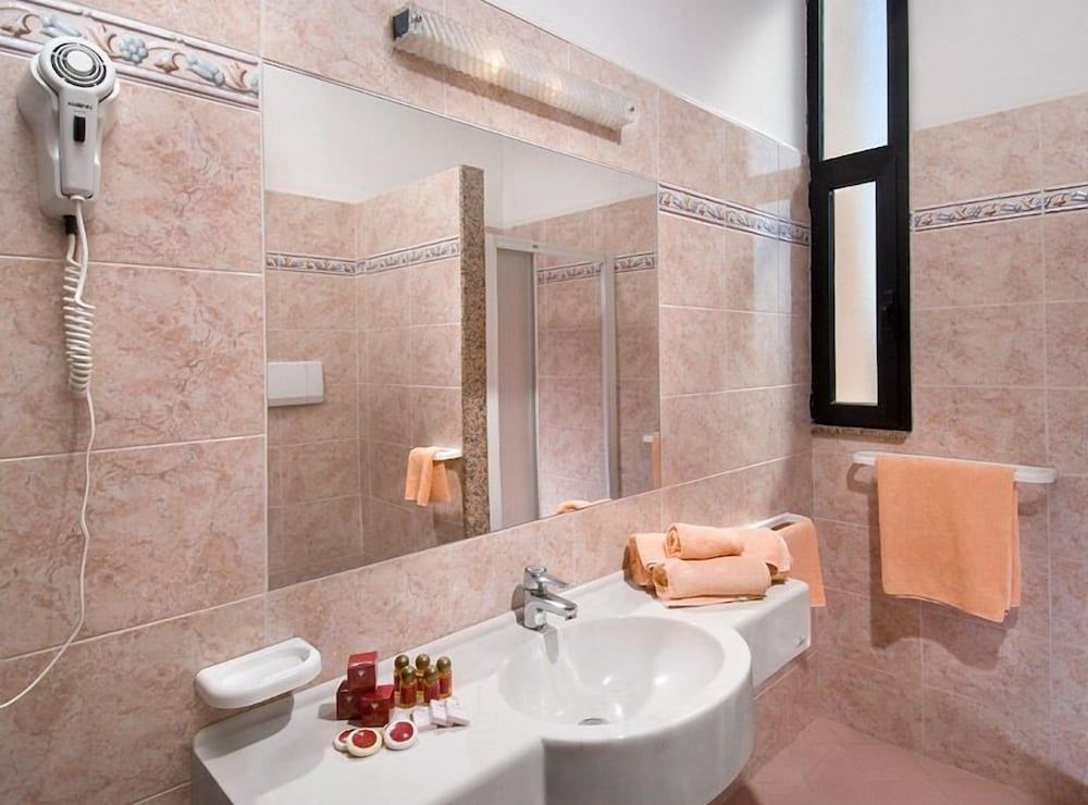 Hotel Pacific Standard Double Room 11