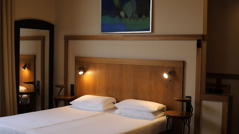 Best Western Santakos Hotel Suite, 1 King Bed 3