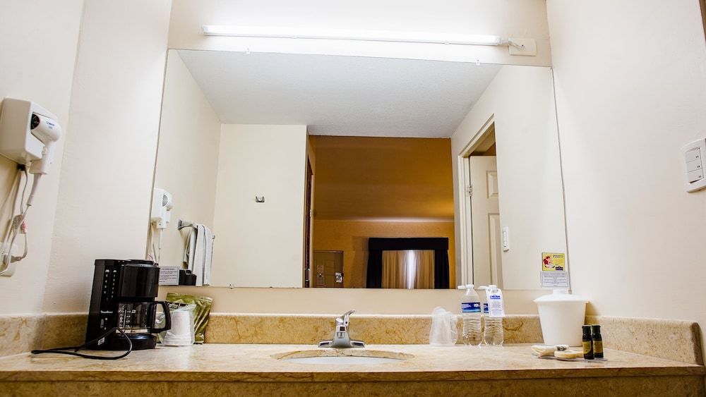 American Inn Hotel & Suites Delicias Single Room 3