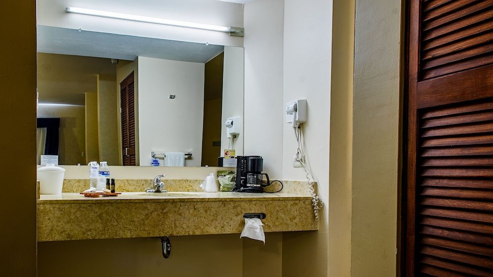 American Inn Hotel & Suites Delicias Double Room 5