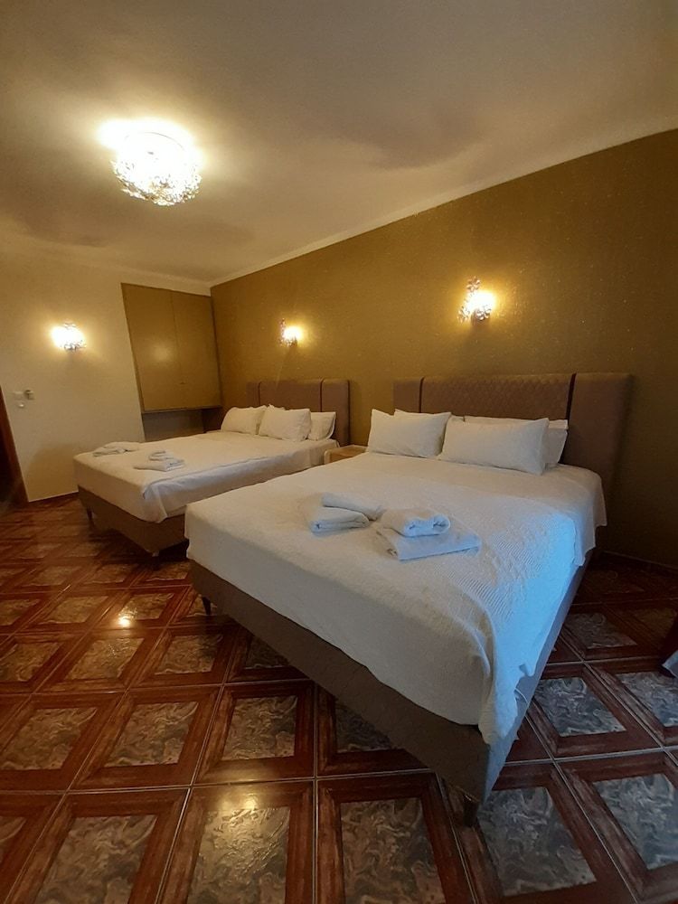 Family Room, 2 Queen Beds, Courtyard View, Ground Floor