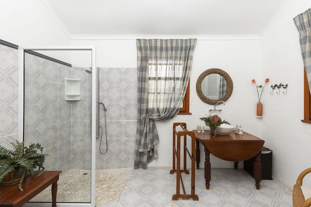 Royston Hall Guesthouse Executive Suite, 1 King Bed 2