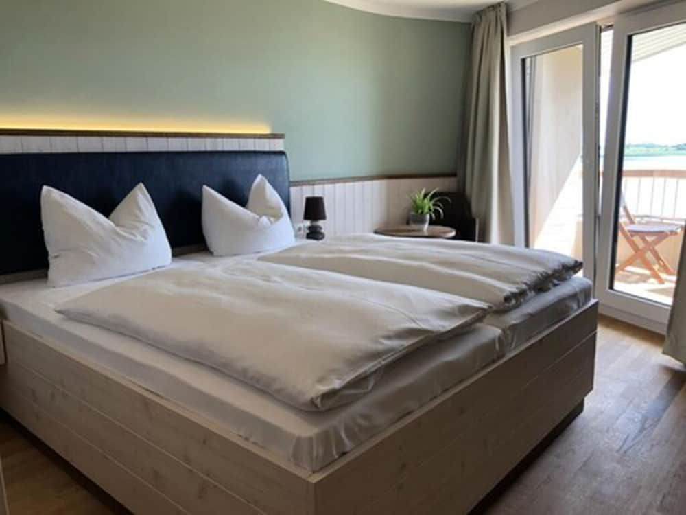 BE BIO Hotel be natural Classic Double Room (water side) 4