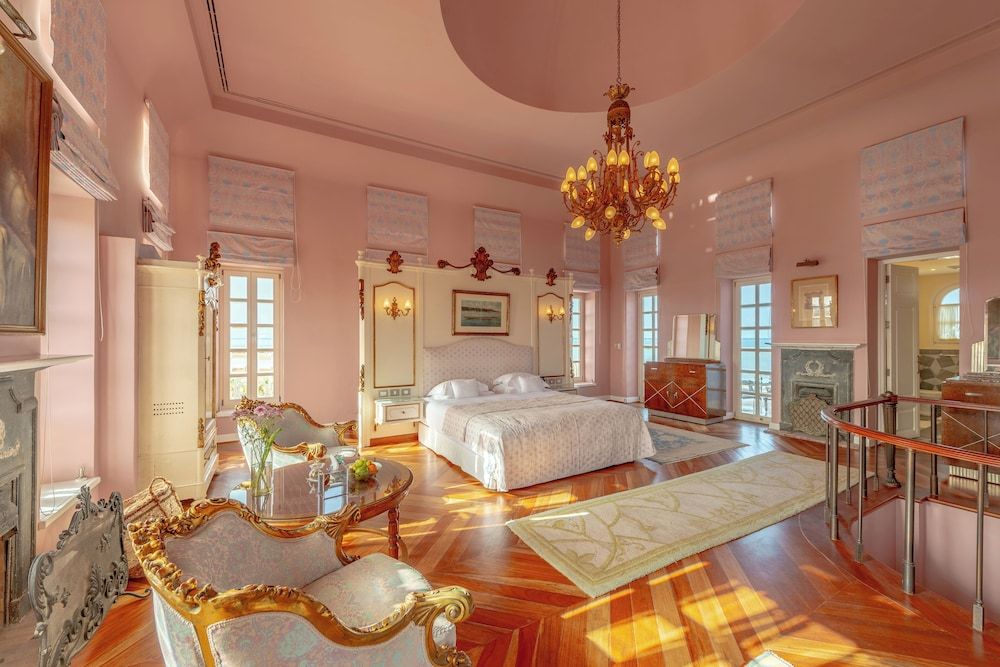 La Maison Bleue Tower Suite 3