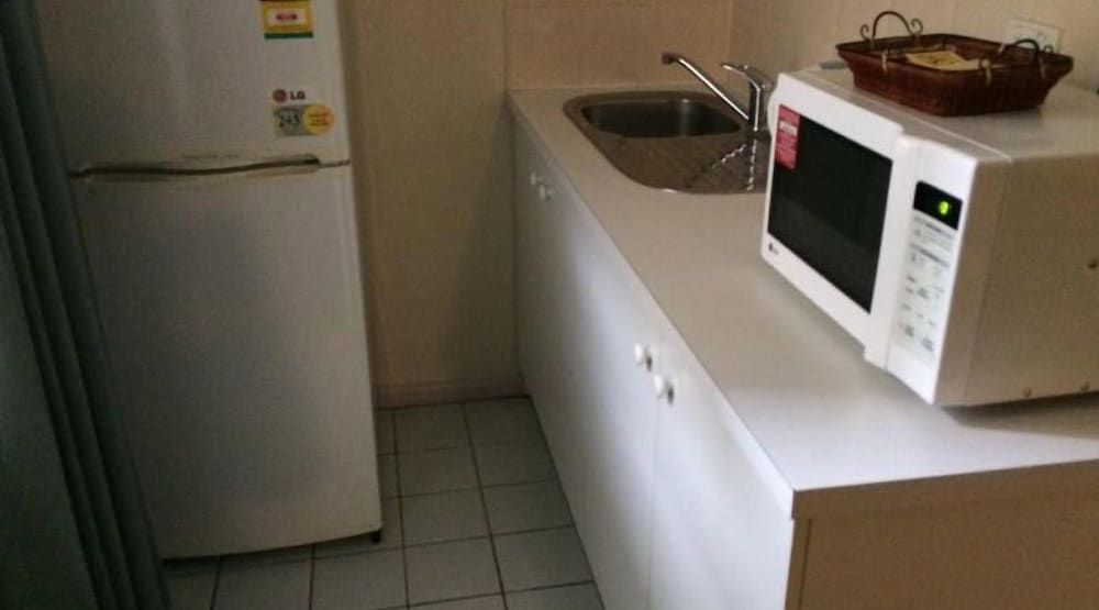 Evancourt Motel Economy Twin Room 5