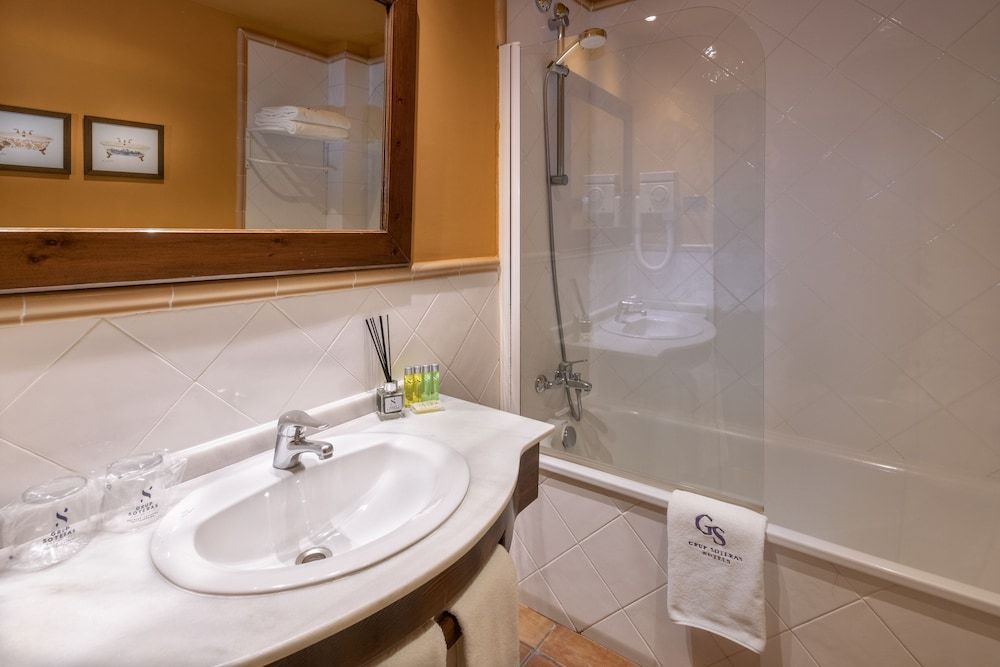 Gran Hotel Rey Don Jaime Executive Double Room Single Use 7