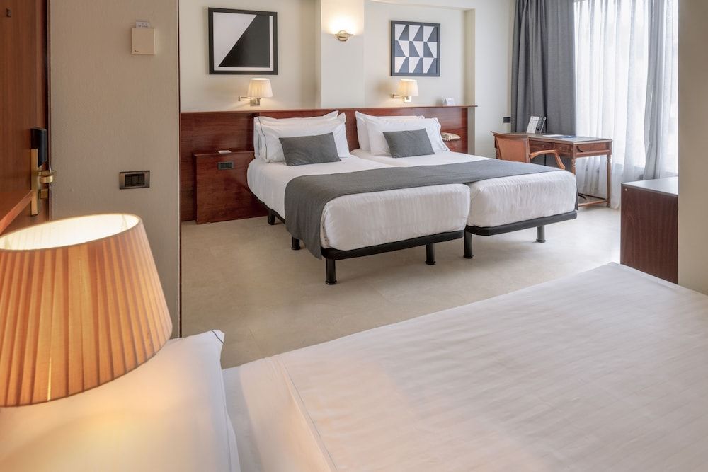 Gran Hotel Rey Don Jaime Triple Room (With extra bed)