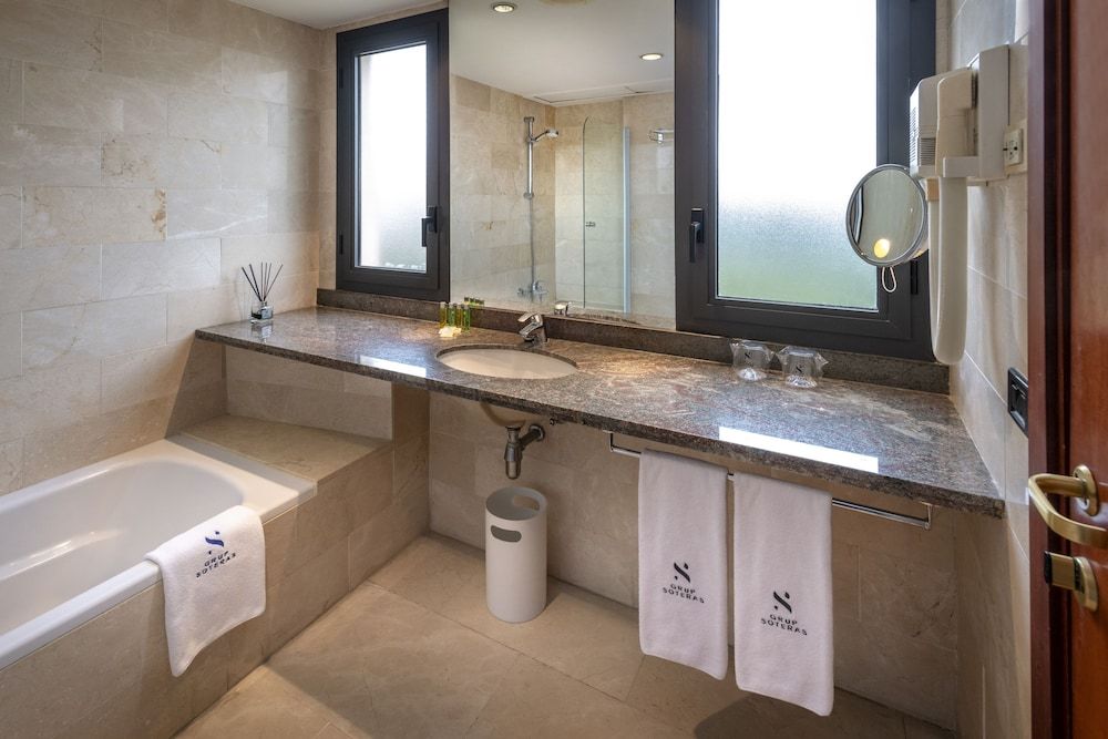 Gran Hotel Rey Don Jaime Premium Room 8