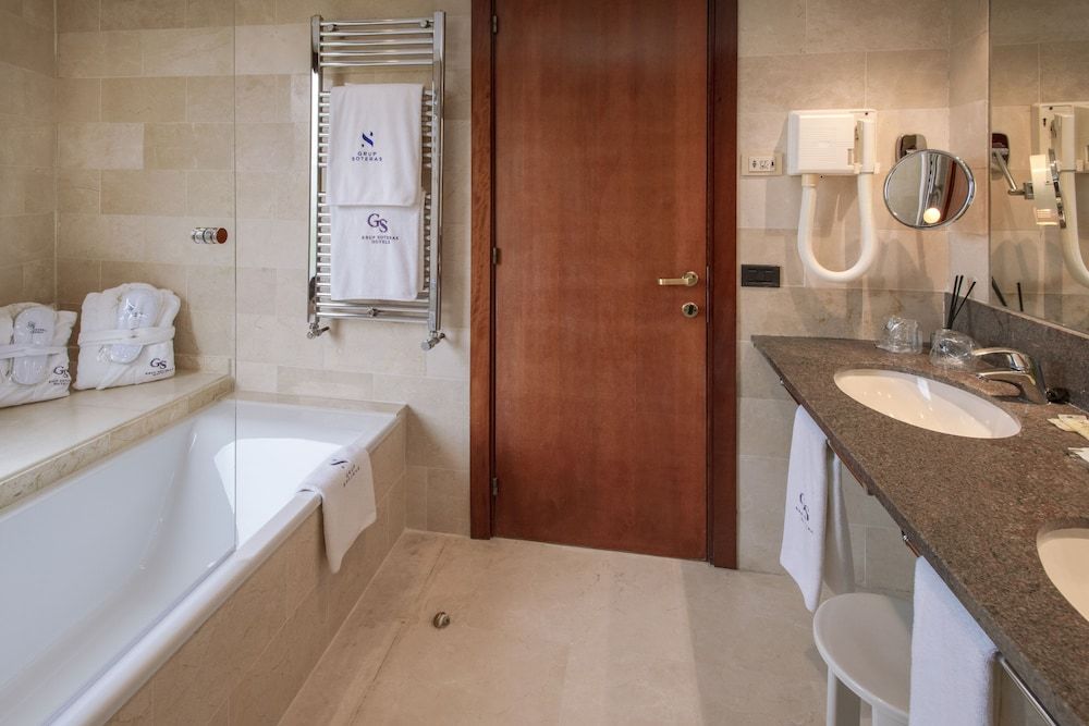 Gran Hotel Rey Don Jaime Premium Room 7