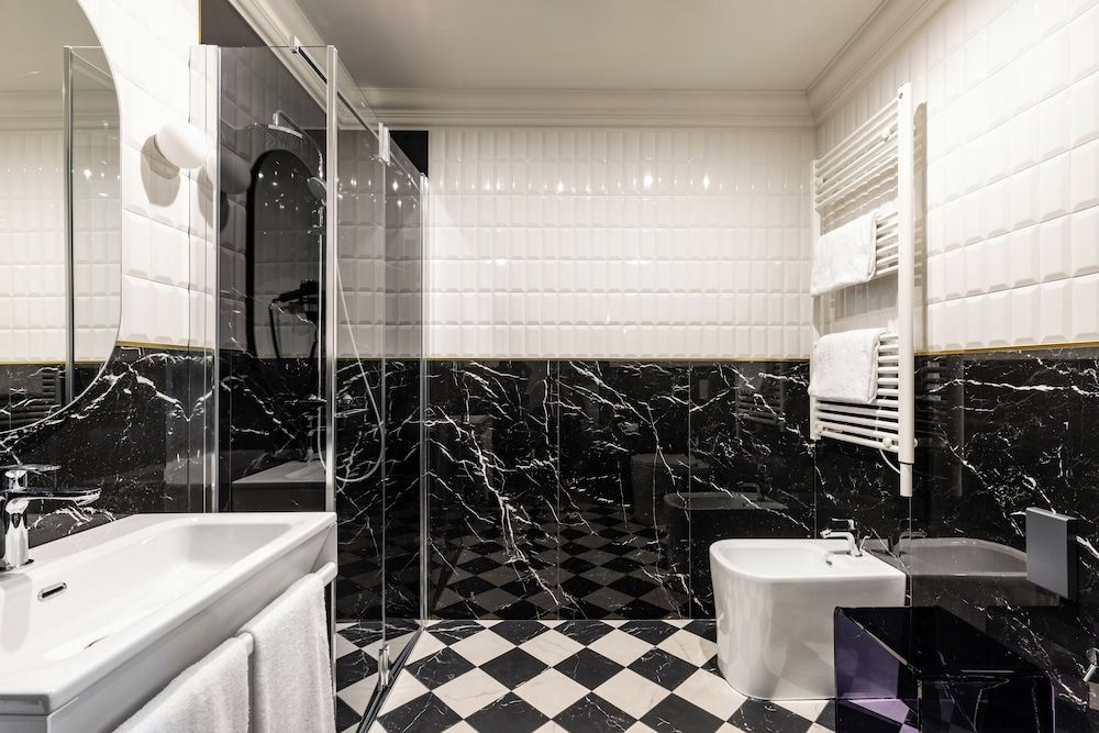 Hotel Continentale Standard Double or Twin Room 6