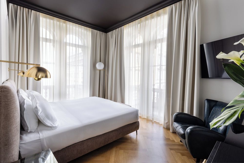 Hotel Continentale Deluxe Room 2