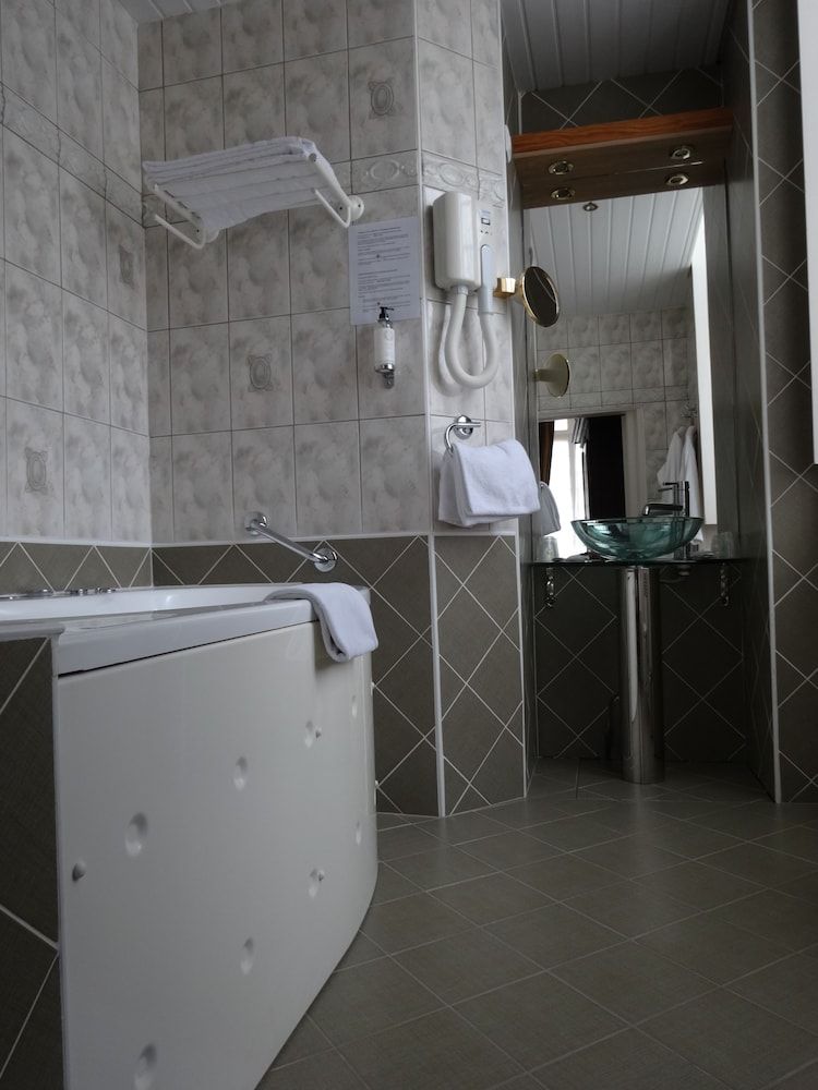 Best Western Hotel Montgomery Deluxe Room, 1 King Bed (Living Room) 8