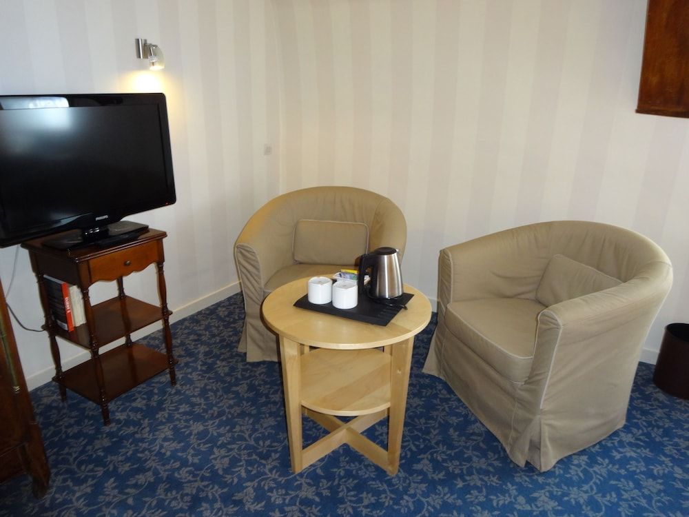 Best Western Hotel Montgomery Deluxe Room, 1 King Bed (Living Room) 11