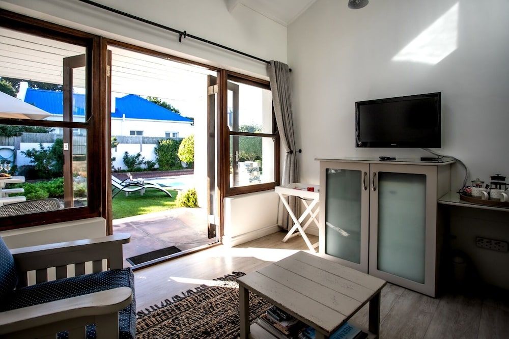 Sixteen Guest House on Main Twin Suite 9