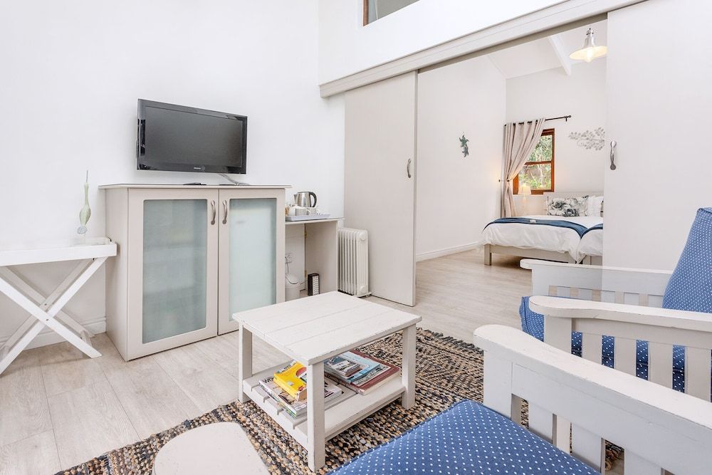 Sixteen Guest House on Main Twin Suite 8