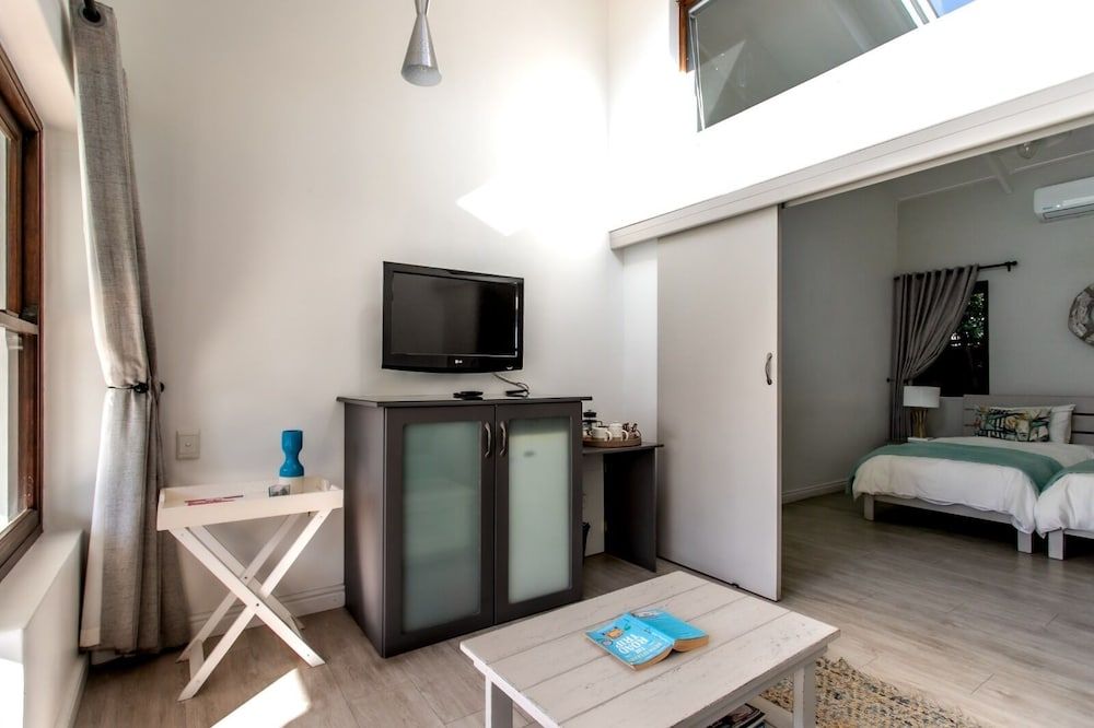 Sixteen Guest House on Main Twin Suite 10