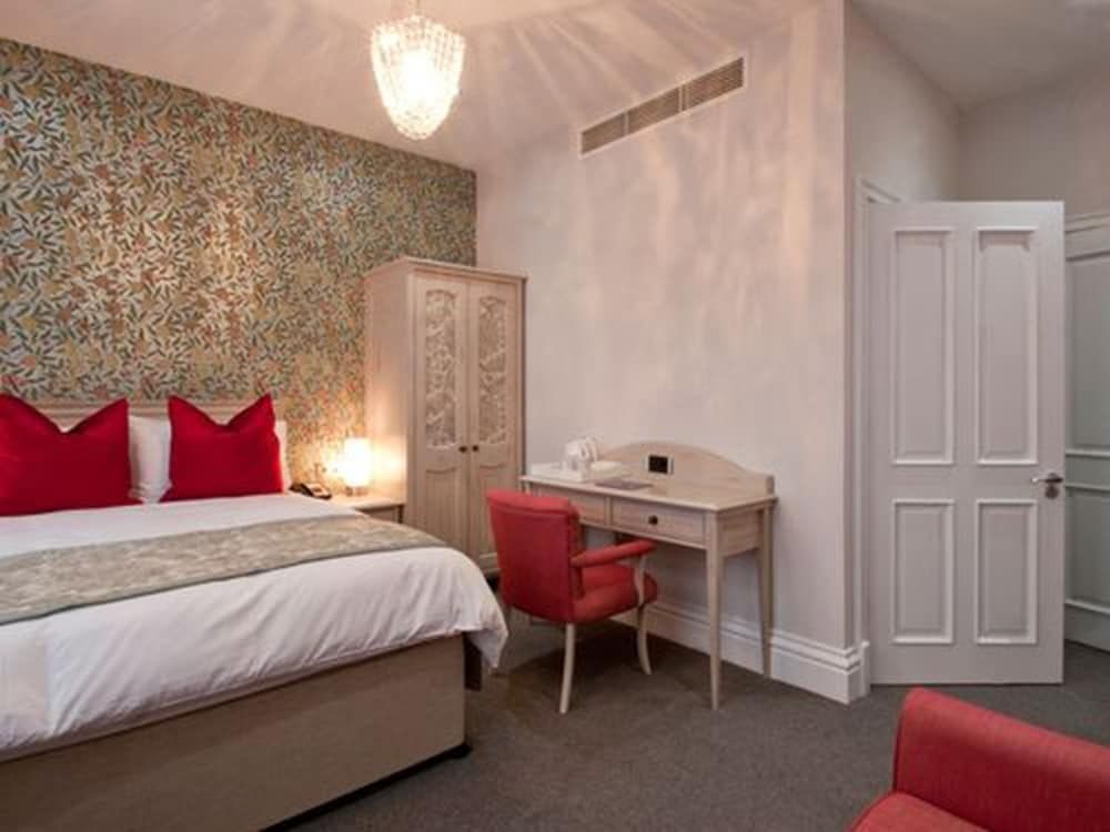 undefined W12 Rooms 7