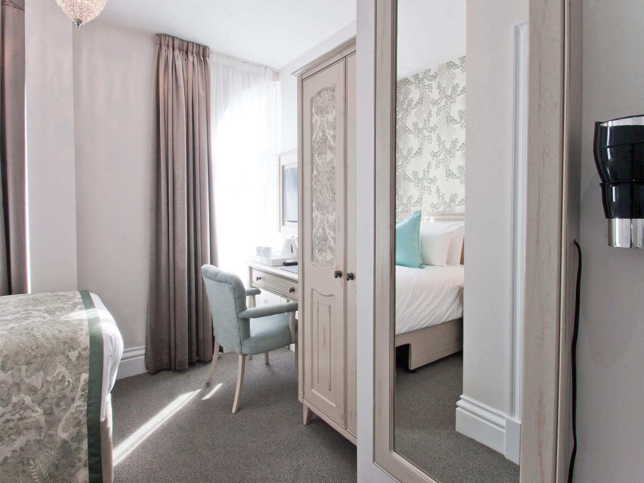 undefined W12 Rooms 5