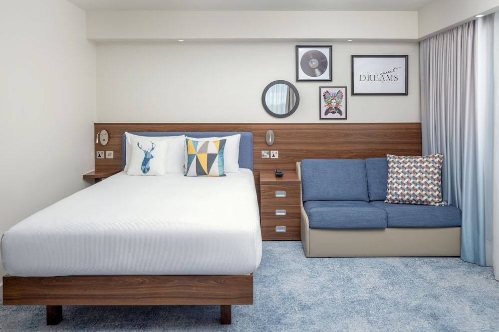 Room, 1 Queen Bed with Sofa bed, Corner