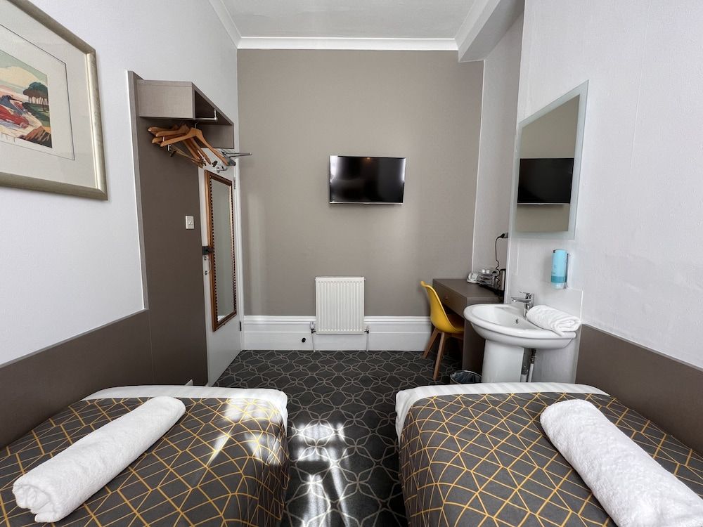 The Princess Hotel – St Pancras Hotel Group Basic Twin Room, Shared Bathroom 2