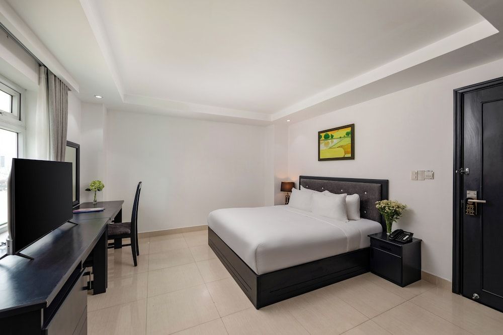 Kay Hotel Danang - Near Dragon Bridge Deluxe Double Room, City View 2