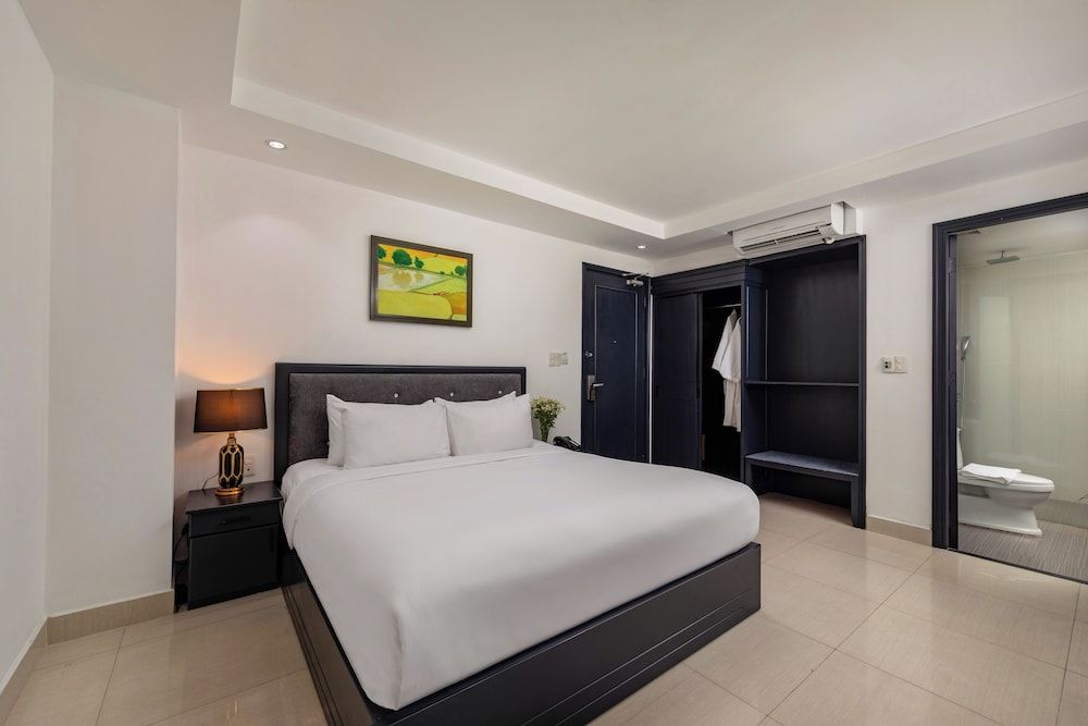 Kay Hotel Danang - Near Dragon Bridge Deluxe Double Room, City View 3
