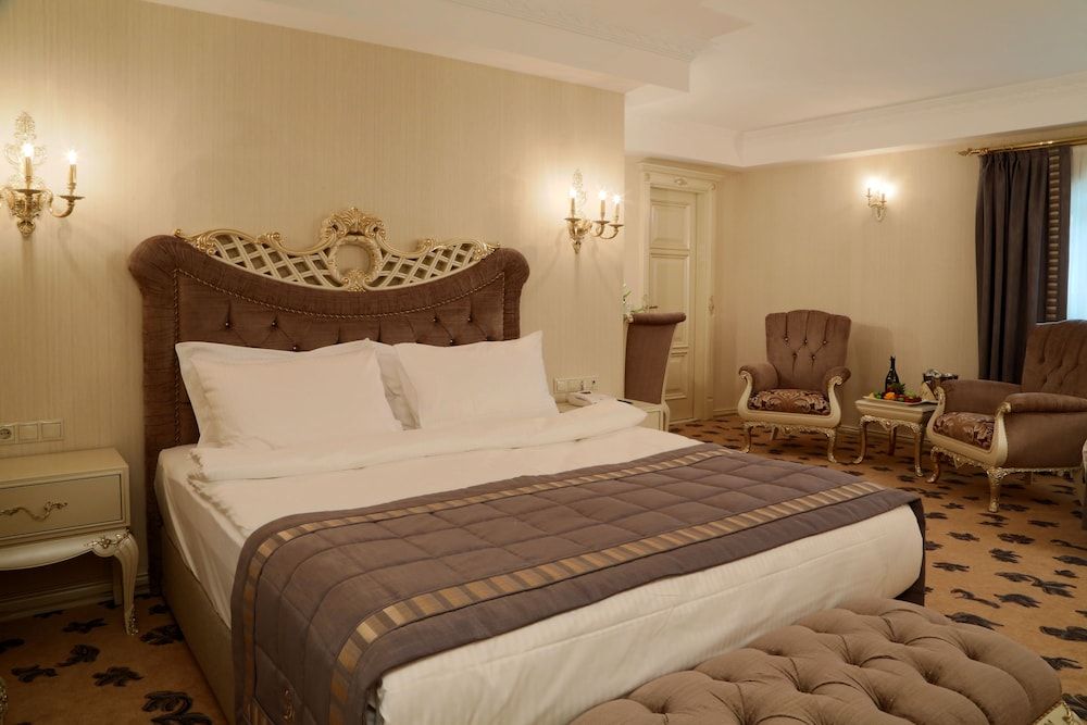 Cassiel Hotel Grand Deluxe Double or Twin Room 13