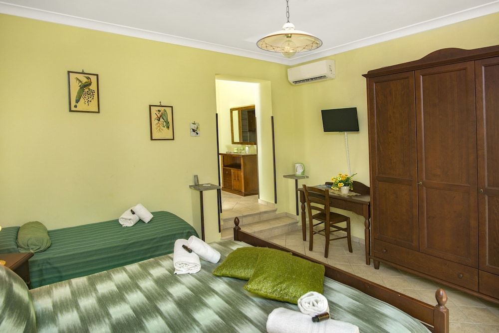 Il Casale Sorrento Double Room, Partial Sea View 4