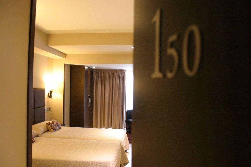 Hotel Torre de Nuñez Twin Room 5