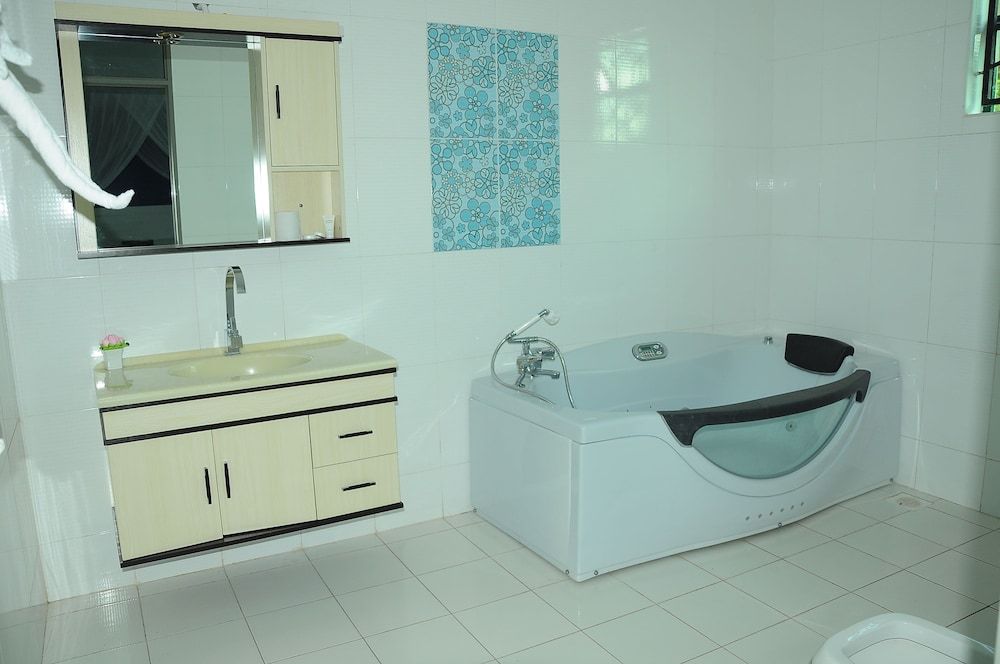 Karen Inn and Suites Deluxe Double Room 23