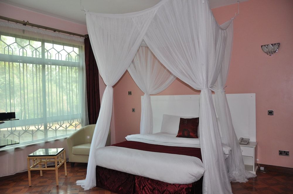 Karen Inn and Suites Deluxe Double Room 4