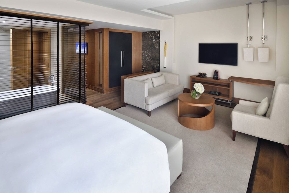 Junior Suite, 1 King Bed, City View