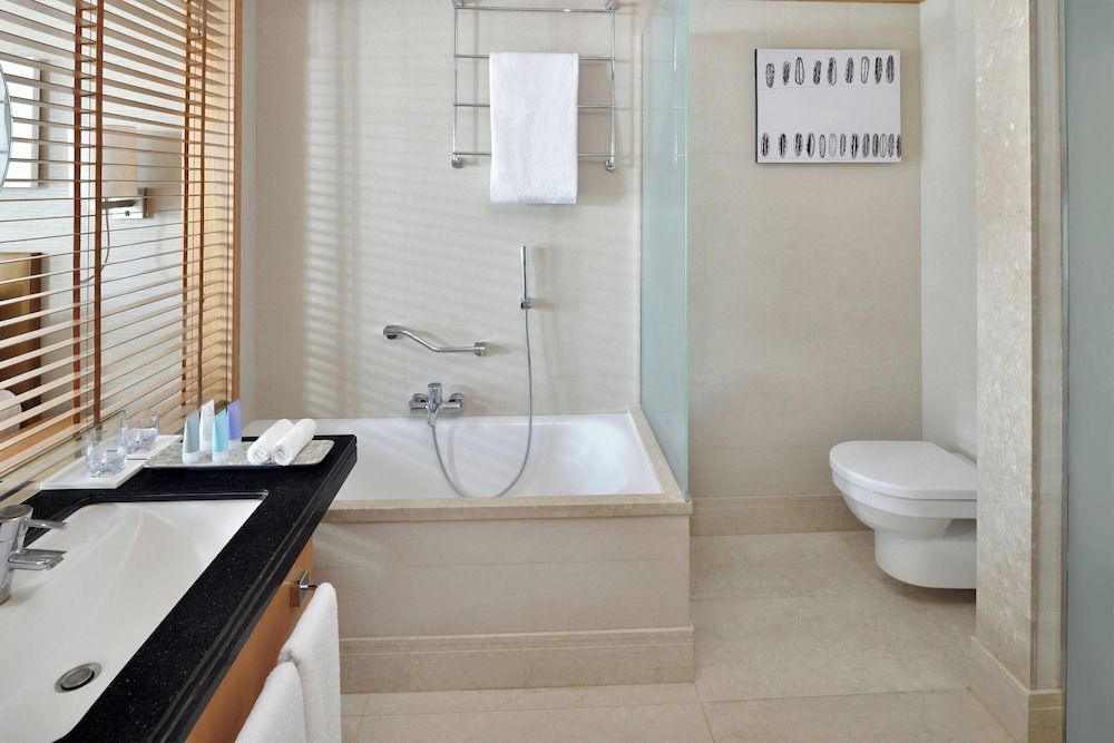 Superior Room, 2 Twin Beds, City View