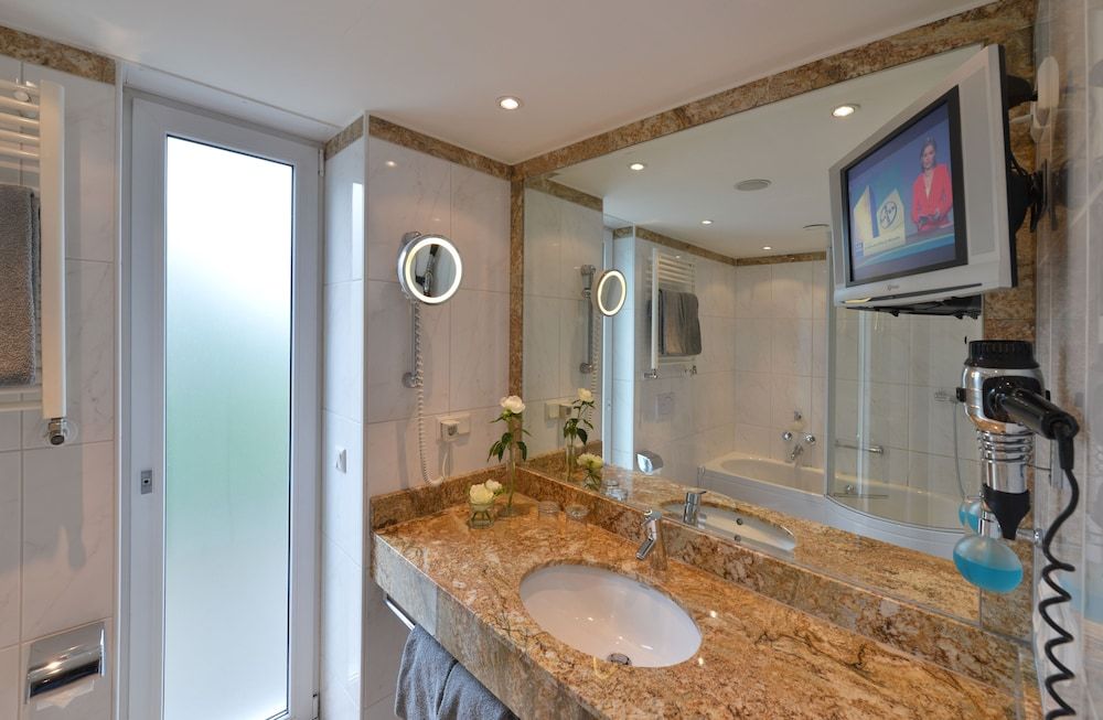 Parkhotel Oberhausen Quadruple Room 4