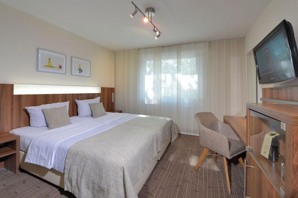 Parkhotel Oberhausen Triple Room 2