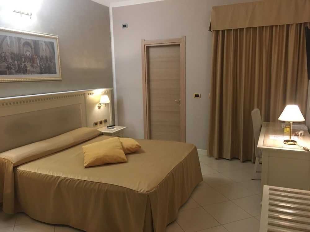 Hotel Niagara Standard Room, 1 Queen Bed, Accessible, Sea View 10