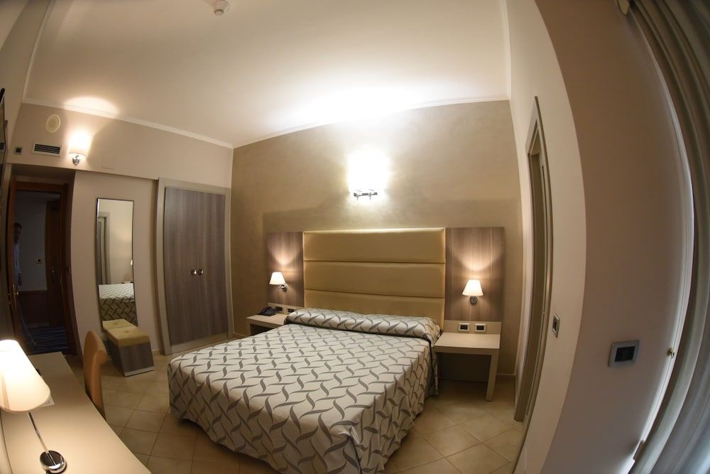 Hotel Niagara Standard Room, 1 Queen Bed, Accessible, Sea View 8