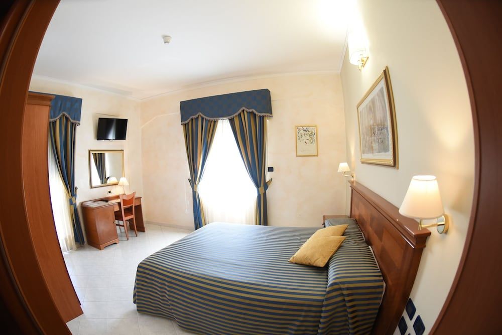 Hotel Niagara Economy Room, 1 Double Bed