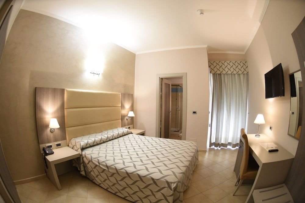 Hotel Niagara Standard Room, 1 Queen Bed, Accessible, Sea View 9