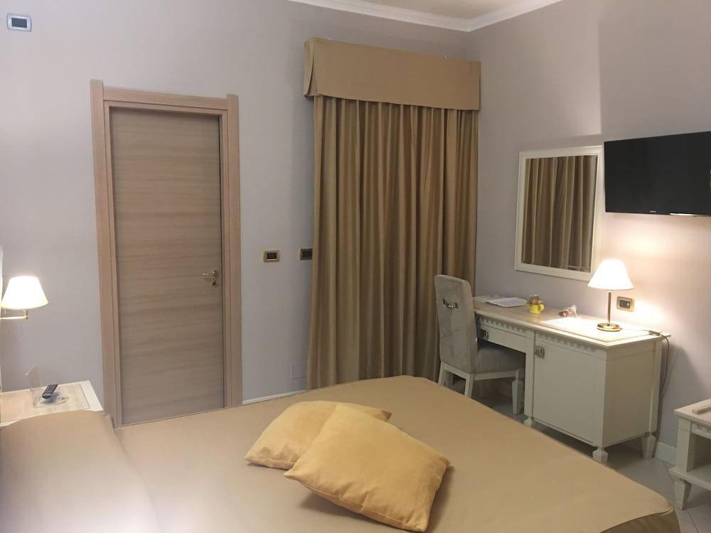 Hotel Niagara Standard Room, 1 Queen Bed, Accessible, Sea View 18