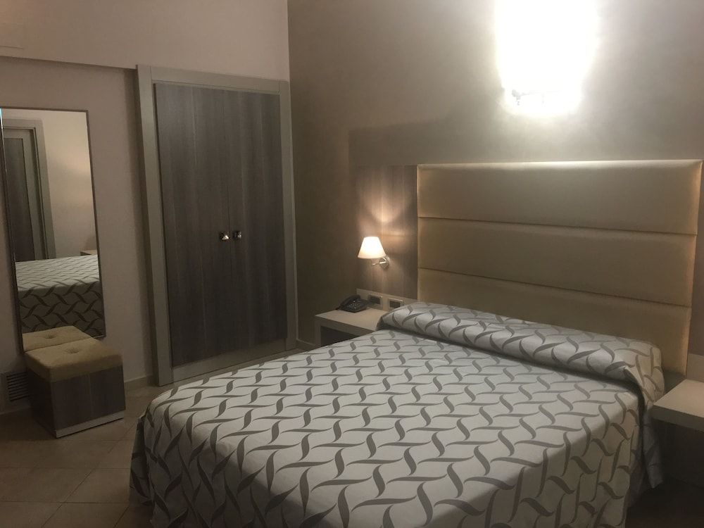 Hotel Niagara Standard Room, 1 Queen Bed, Accessible, Sea View 7