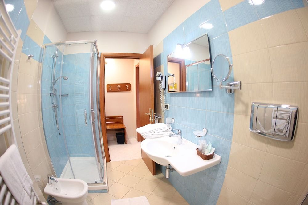 Hotel Niagara Standard Room, 1 Queen Bed, Accessible, Sea View 12