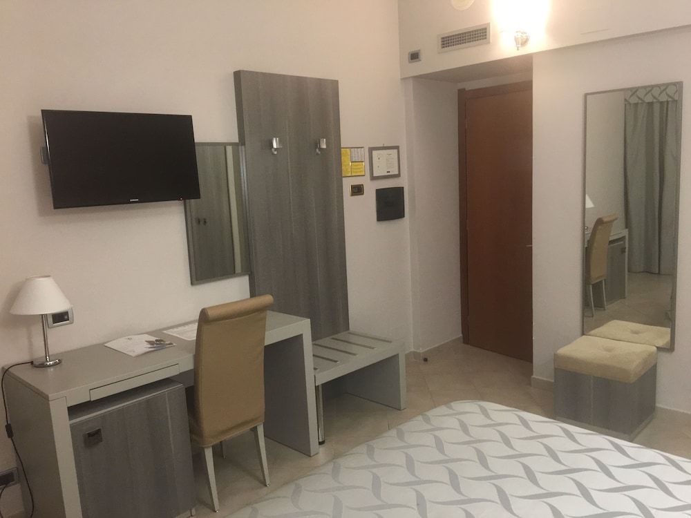 Hotel Niagara Standard Room, 1 Queen Bed, Accessible, Sea View 16