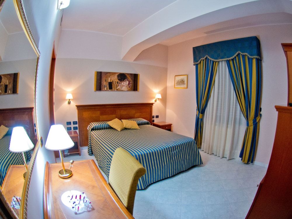 Hotel Niagara Economy Room, 1 Double Bed 2