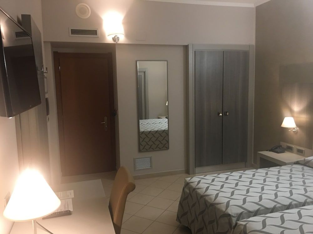 Hotel Niagara Standard Room, 1 Queen Bed, Accessible, Sea View 15